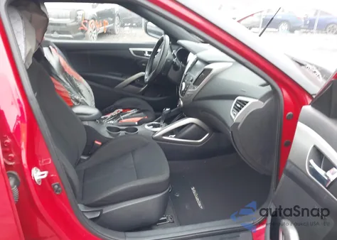 2017 Hyundai Veloster Value Edition z USA, uszkodzony, nr VIN KMHTC6AD6HU323686